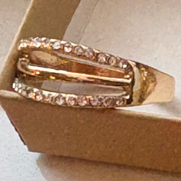 Elegant Gold and Silver Women's Ring - Picture 9 of 11